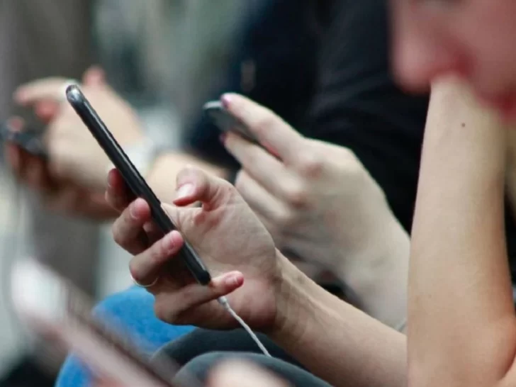 Un tercio de las personas que tienen celular sigue sin una conexión a internet