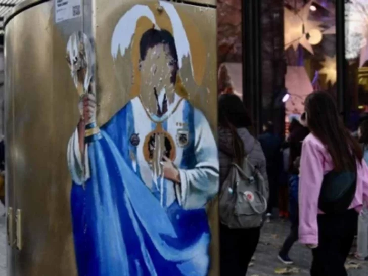 Barcelona: vandalizan un mural de Leo Messi con la Copa del Mundo