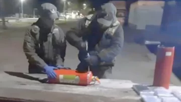 Cayó con matafuegos llenos de cocaína en un colectivo: lo atraparon en Tucumán