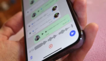 WhatsApp cambió el color de los ticks en los audios y generó confusión