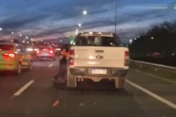 Video impactante: un conductor arrastró a un policía para evitar el control de alcoholemia en Córdoba