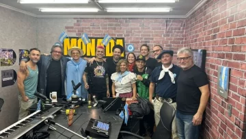 Monada revolucionó el Día de la Patria con una peña cuartetera llena de folklore y emociones