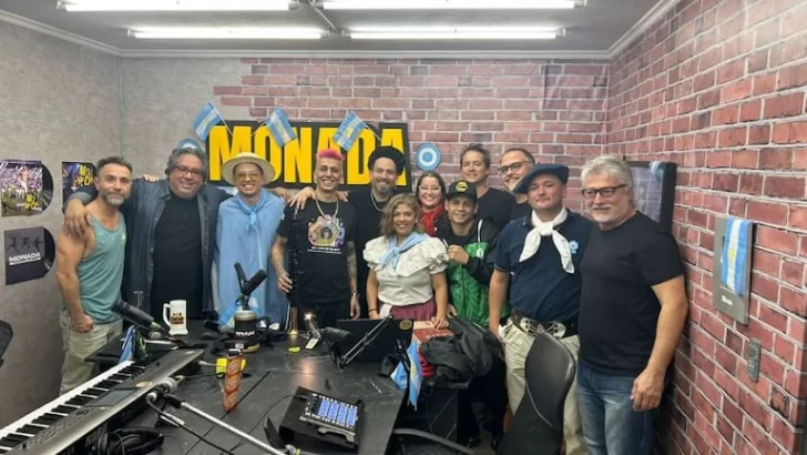 Monada revolucionó el Día de la Patria con una peña cuartetera llena de folklore y emociones