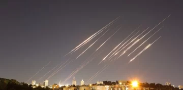 Irán volvió a atacar Israel: misiles cayeron en Haifa y Tel Aviv