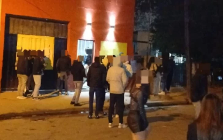 Desarmaron una fiesta con 500 personas en Córdoba por falta de habilitación