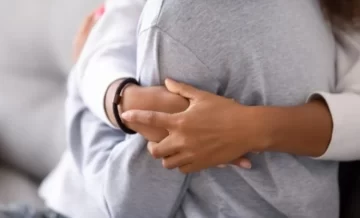 Buscan una familia en Córdoba para una adolescente de 14 años que sueña con ir a la universidad