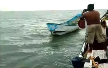 Imágenes impactantes: hallaron un barco en Venezuela con 14 migrantes muertos de hambre y sed