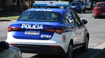 Dos jóvenes detenidos en Córdoba tras romper un auto: los delató una cámara