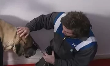 Milei fue a una entrevista con Conan y donó a refugios de animales