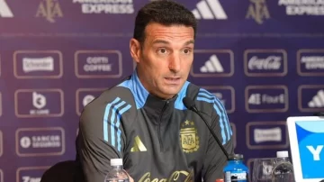 Scaloni bancó a los nenes de Newell’s que fueron sancionados por una foto con Malcorra