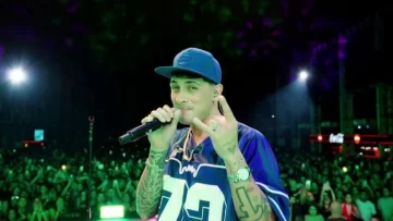 DesaKTa2 lanzó “Copia prohibida” con Fer Olmedo en la Plaza de la Música