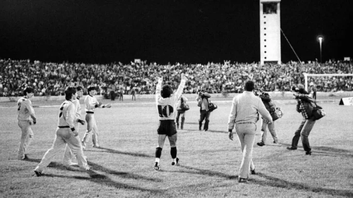 A 39 años del día que Maradona vistió la camiseta de Belgrano