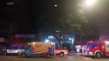 Incendio en Bv. San Juan: una joven internada y evacuaron a 25 vecinos
