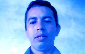 Un preso acusado de abuso escapó usando una malformación en la mano en Salta