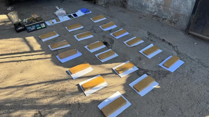 Gran operativo en Córdoba: 28 allanamientos, drogas y casi 20 detenidos
