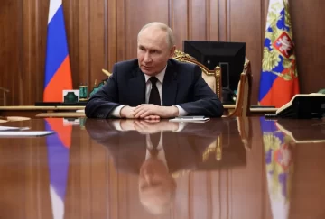 Putin redobla la violencia en Ucrania y respalda al régimen talibán