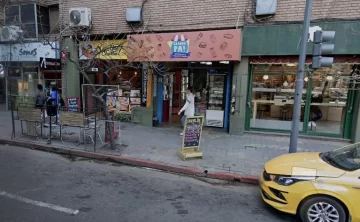 Le robaron el celular en pleno Bv. Illia y le vaciaron la cuenta: se llevaron más de un millón