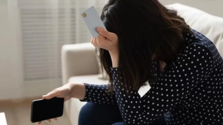 Nueva estafa telefónica: alertan por la frase clave que vacía cuentas bancarias