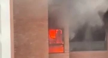 Incendio en un edificio de barrio Alberdi: evacuaron a 30 vecinos y buscan determinar el origen