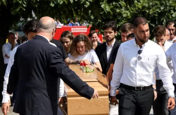 Dolor y homenajes en el último adiós a Diogo Jota y su hermano en Portugal