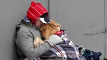 La conmovedora historia de Juan: dio la vida para no abandonar a su perro