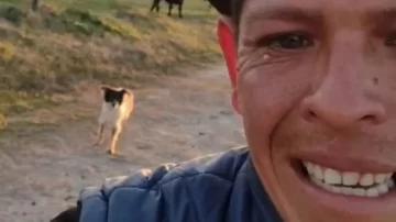 El peón rural que emocionó a todos: tras ser despedido, sueña con reencontrarse con su perrita