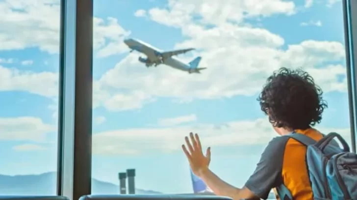 Dejaron solo a un nene de 10 años en el aeropuerto y siguieron viaje