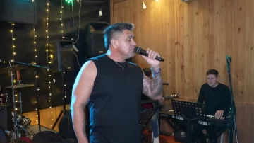 Sabroso arma una fiesta en Sala del Rey con temas elegidos por sus fans