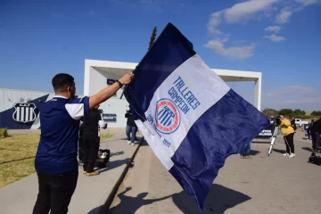 Hinchas de Talleres protestaron tras la salida de Cocca: reclamos en el club y la sede