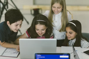 El mes de las infancias llega con tecnología y aprendizaje en familia